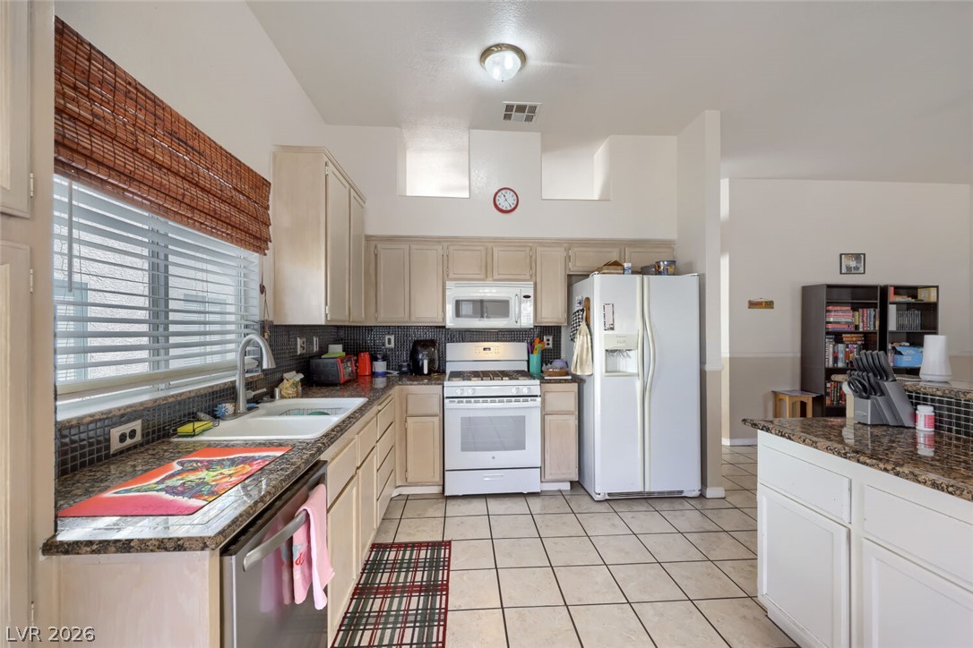 262 Lilium Street Property Photo 10