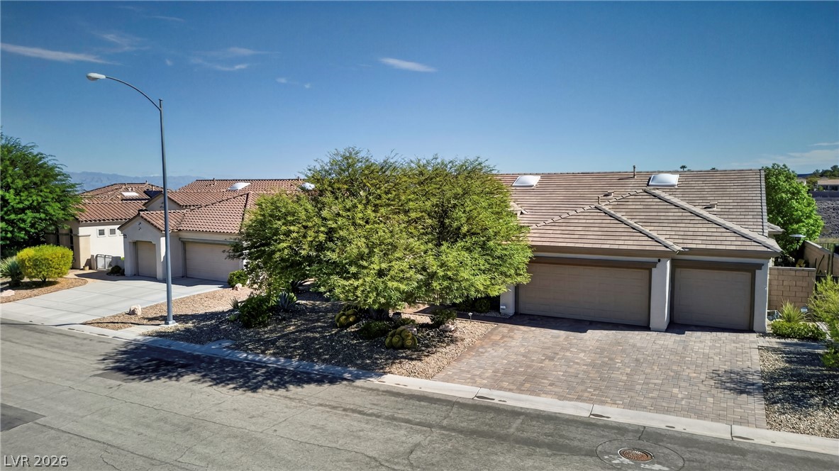 2856 Forest Grove Drive Property Photo 3