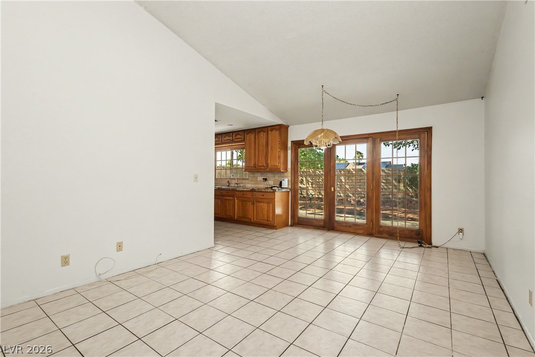 6592 Peachtree Lane Property Photo 3