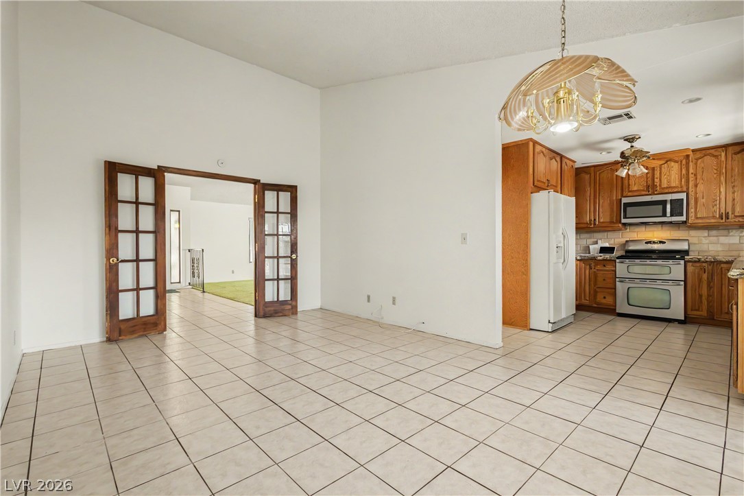6592 Peachtree Lane Property Photo 4