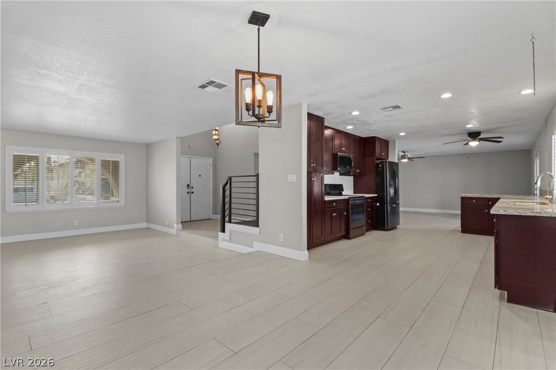 2109 Verdinal Drive Property Photo 13