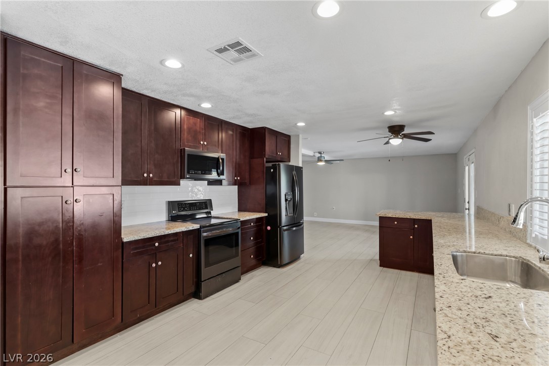 2109 Verdinal Drive Property Photo 14