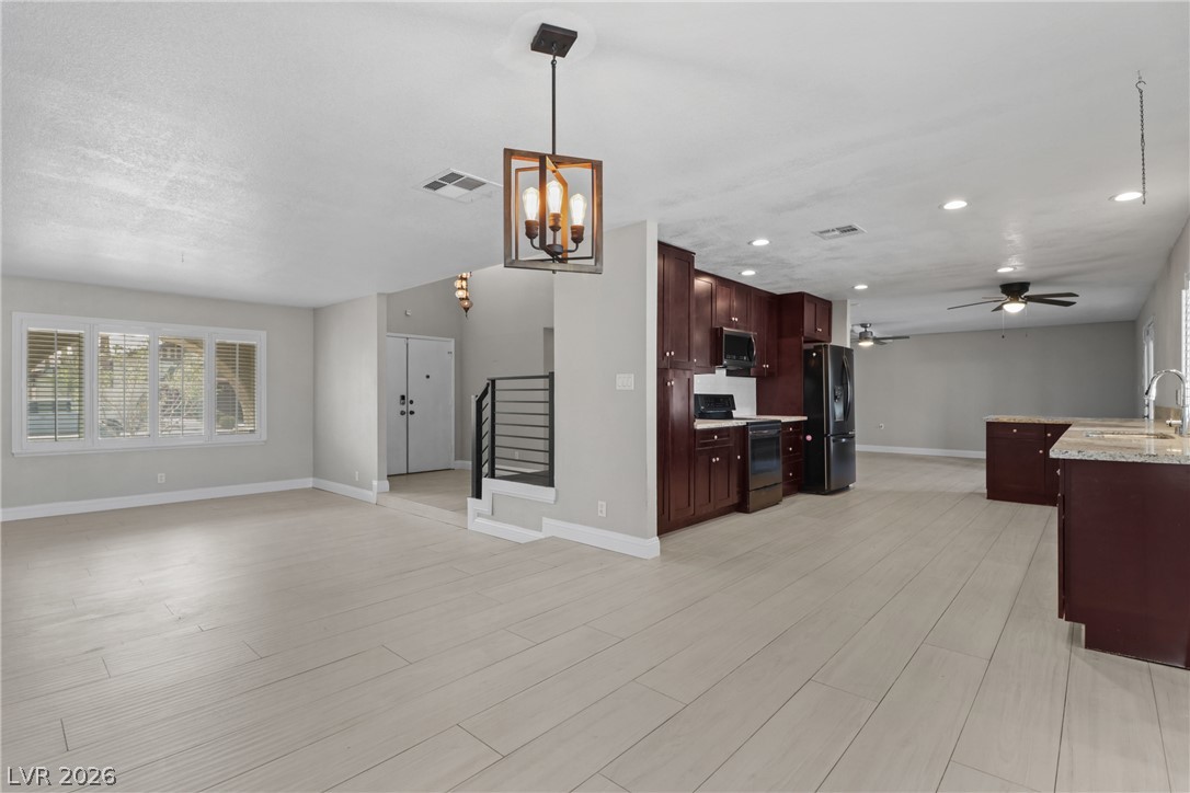 2109 Verdinal Drive Property Photo 15