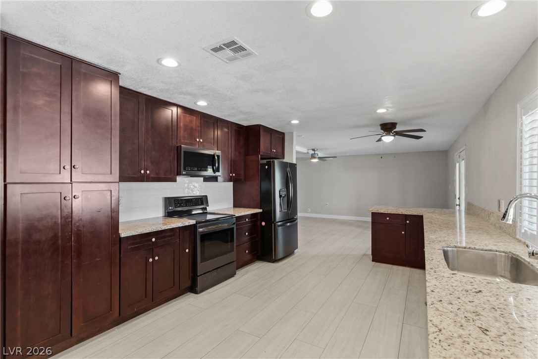 2109 Verdinal Drive Property Photo 16