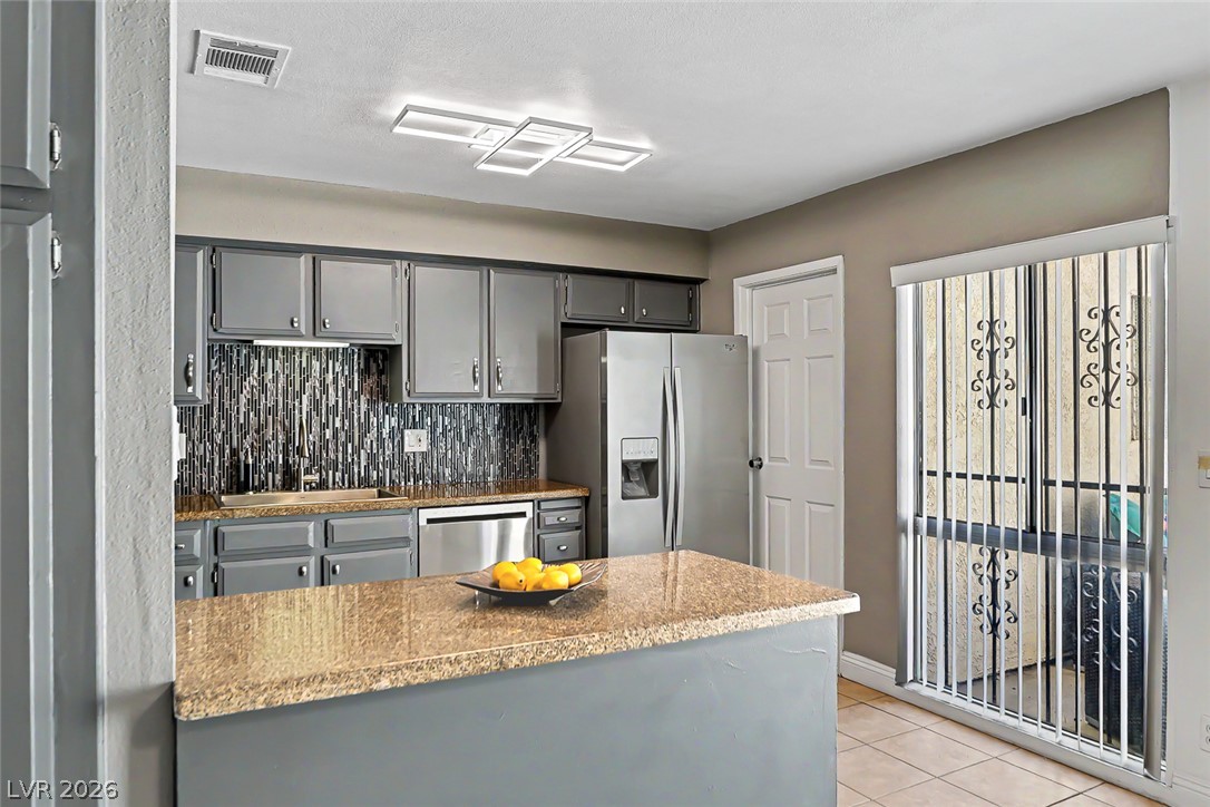 572 Willow Green Drive Property Photo 4