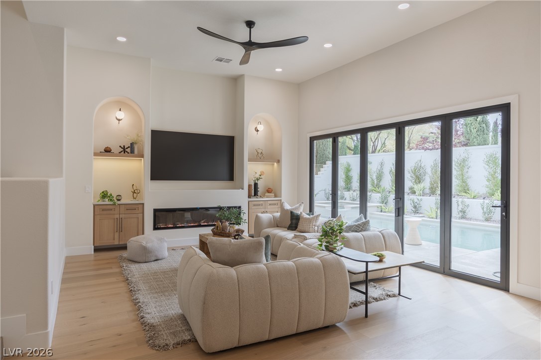 305 Prince Charming Court Property Photo 28