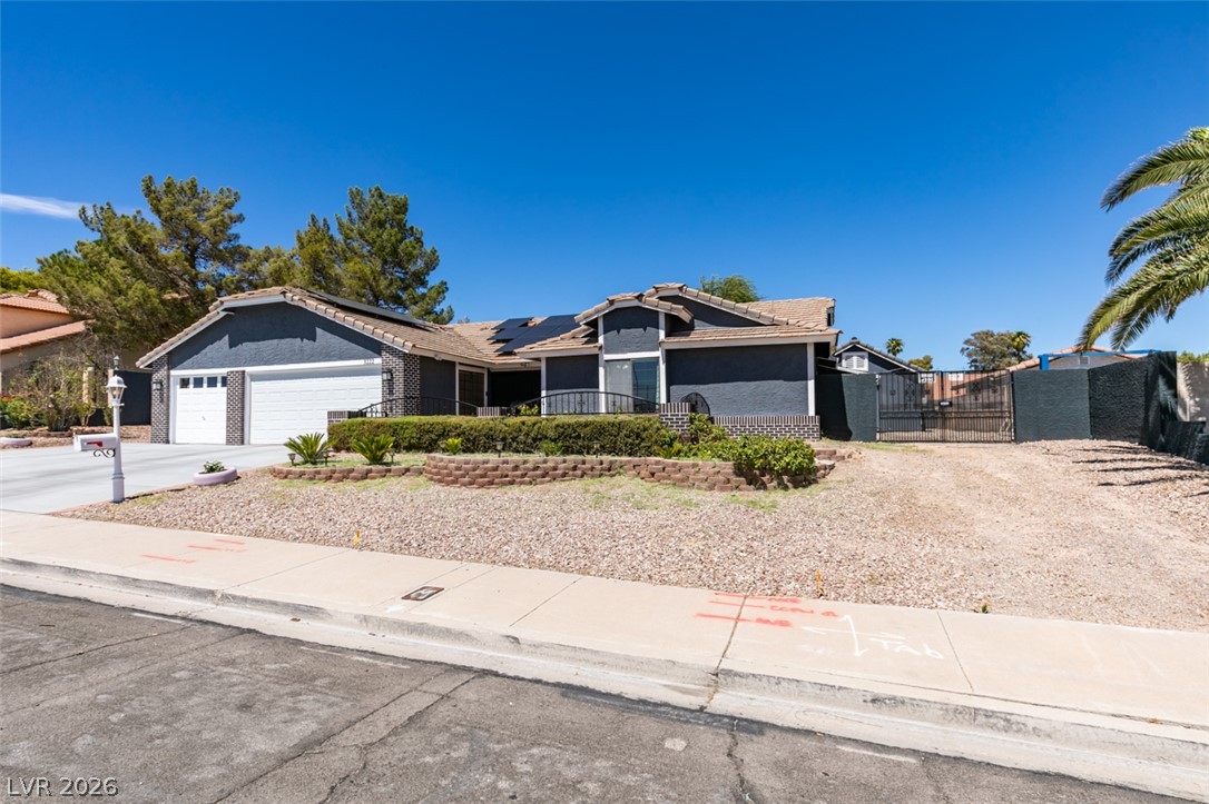 3222 East Oquendo Road Property Photo 3