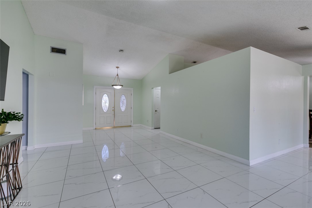 3222 East Oquendo Road Property Photo 12