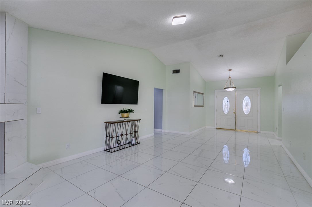 3222 East Oquendo Road Property Photo 13