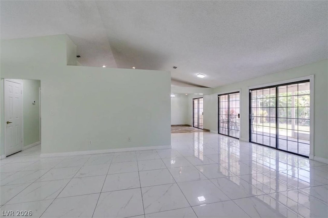 3222 East Oquendo Road Property Photo 19