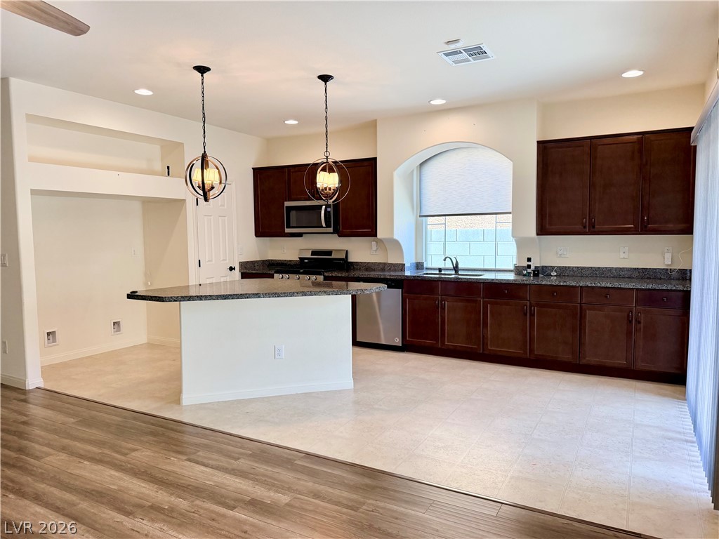 10646 Aphrodite Street Property Photo 9