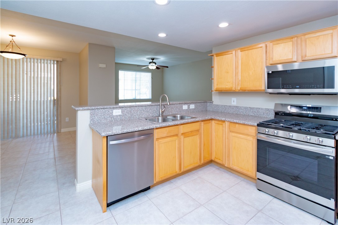 2325 Windmill Parkway 1214 Property Photo 5