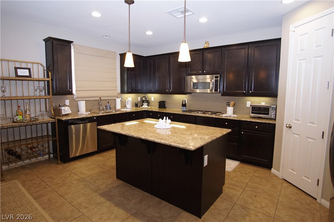 2813600 Property Photo 3
