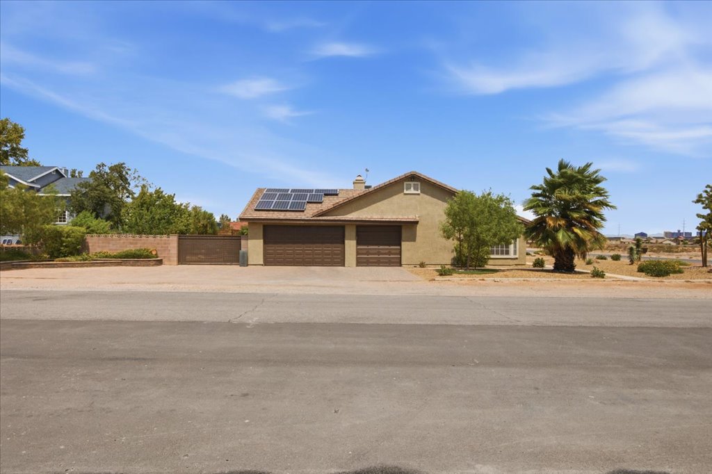 6191 Lindell Road Property Photo 5