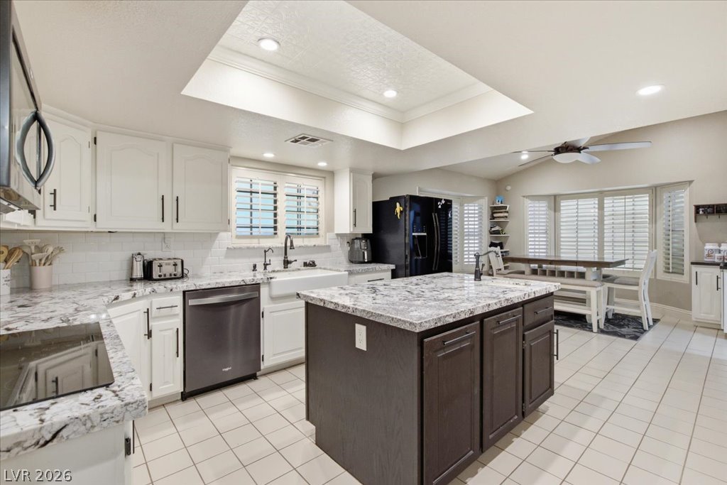 6191 Lindell Road Property Photo 14