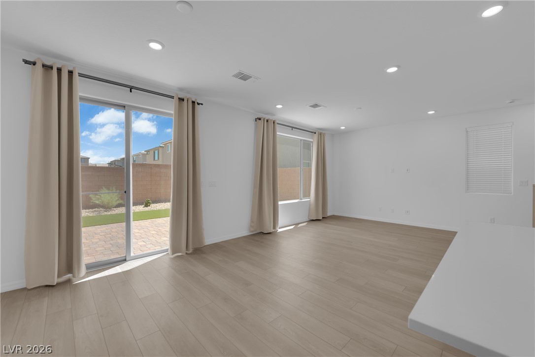 5925 Obsidian Sky Avenue Property Photo 4