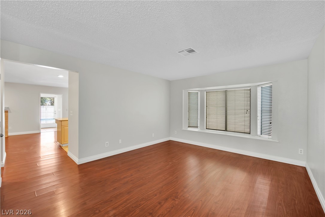 8136 Spur Court Property Photo 4