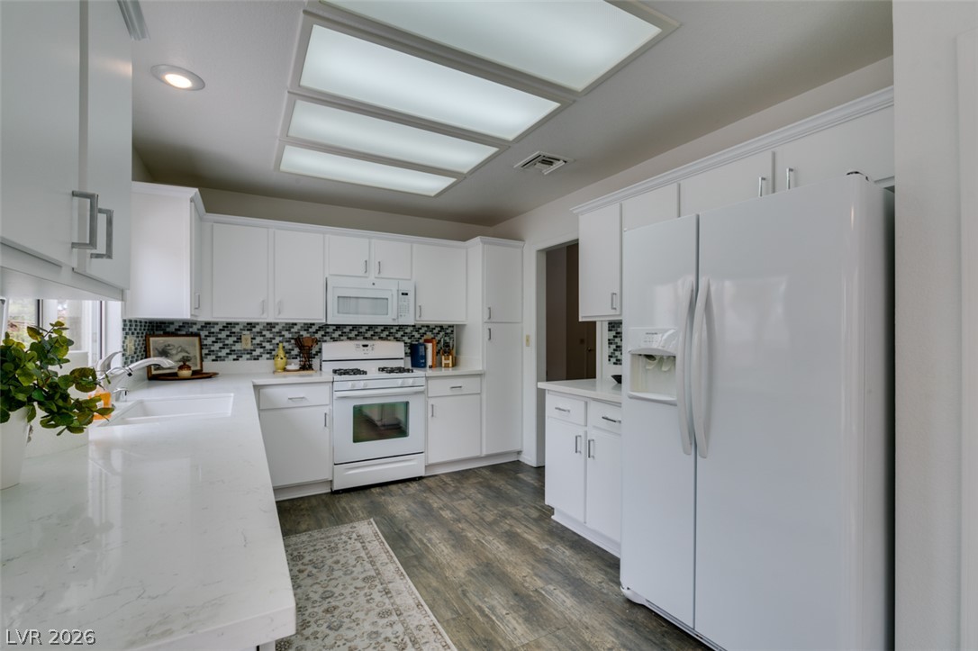 2817 Lotus Hill Drive Property Photo 3