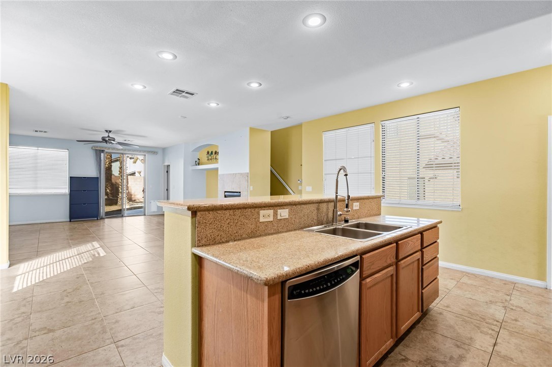 5656 Almocita Court Property Photo 6