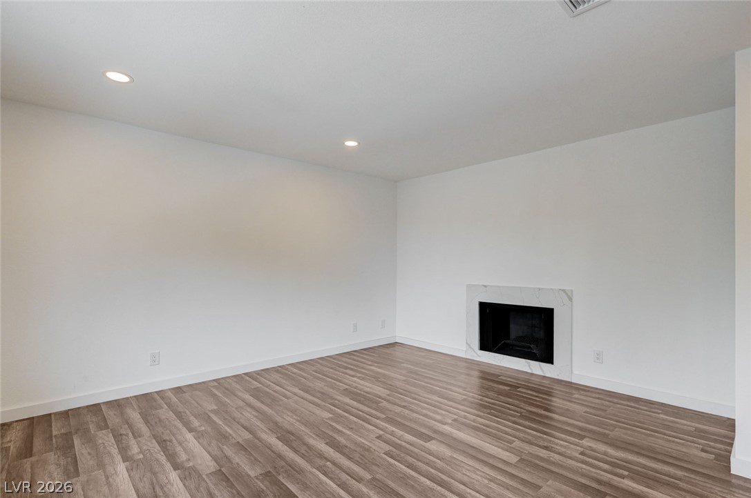 571 Greenbriar Townhouse Way Property Photo 25