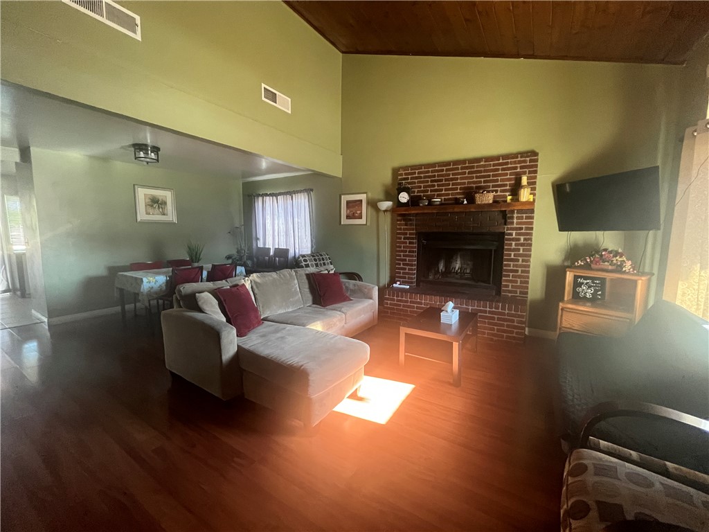 4084 Deerfield Avenue Property Photo 3