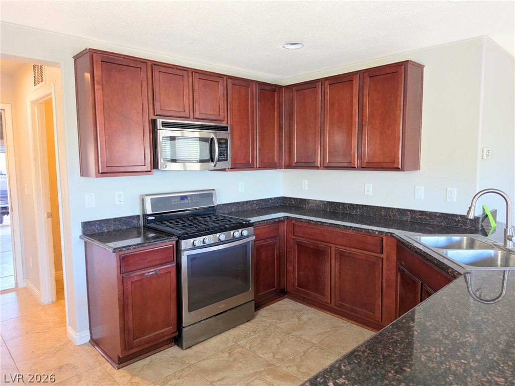 10627 Pennant Avenue Property Photo 4