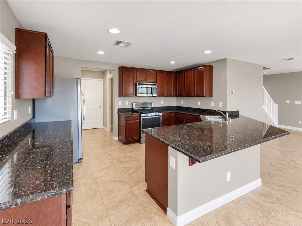 10627 Pennant Avenue Property Photo 6