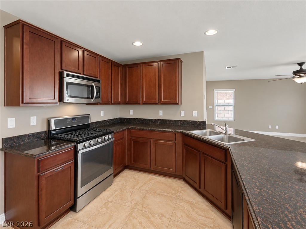 10627 Pennant Avenue Property Photo 7