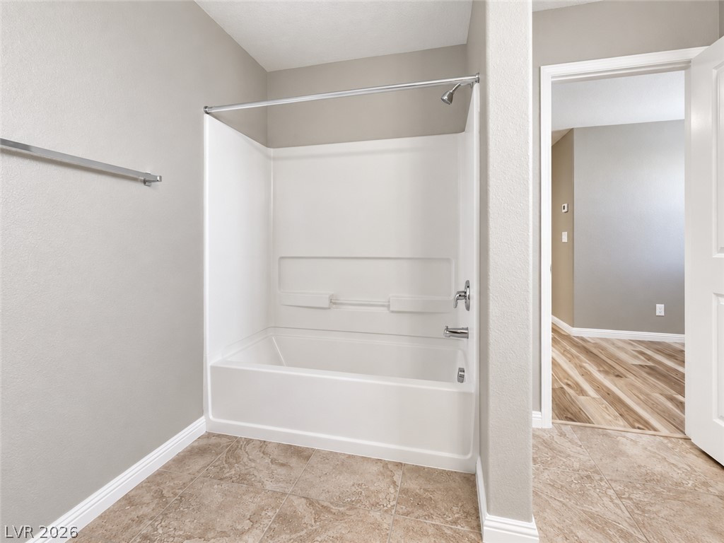 10627 Pennant Avenue Property Photo 15