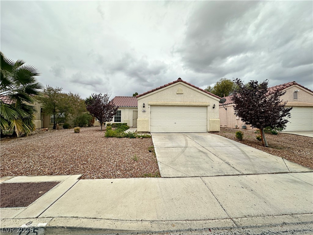 725 Hitchen Post Drive Property Photo 2
