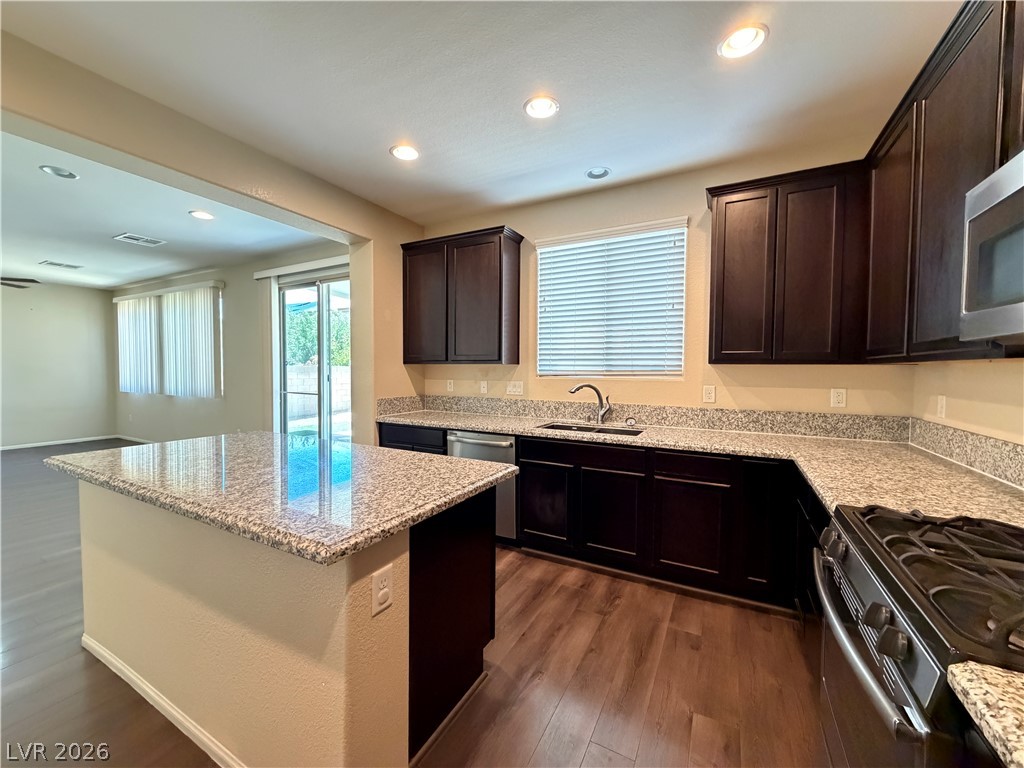 9530 Hollydale Court Property Photo 8