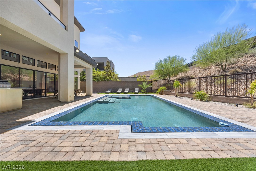5245 Fading Sunset Drive Property Photo 17