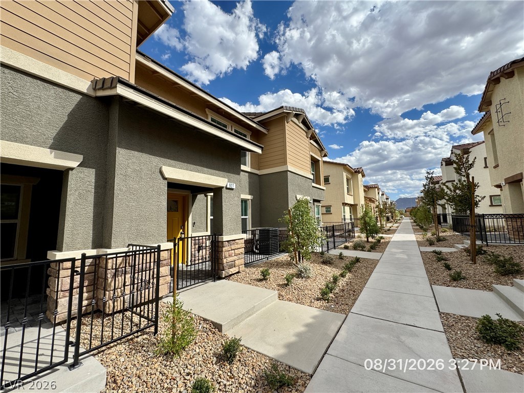 927 Pink Sugarbird Street Property Photo 1
