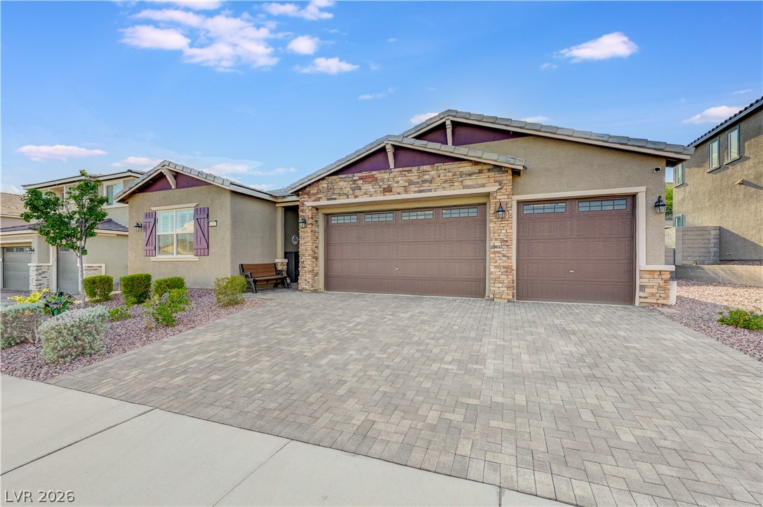 1332 Cattail Falls Street Property Photo 2