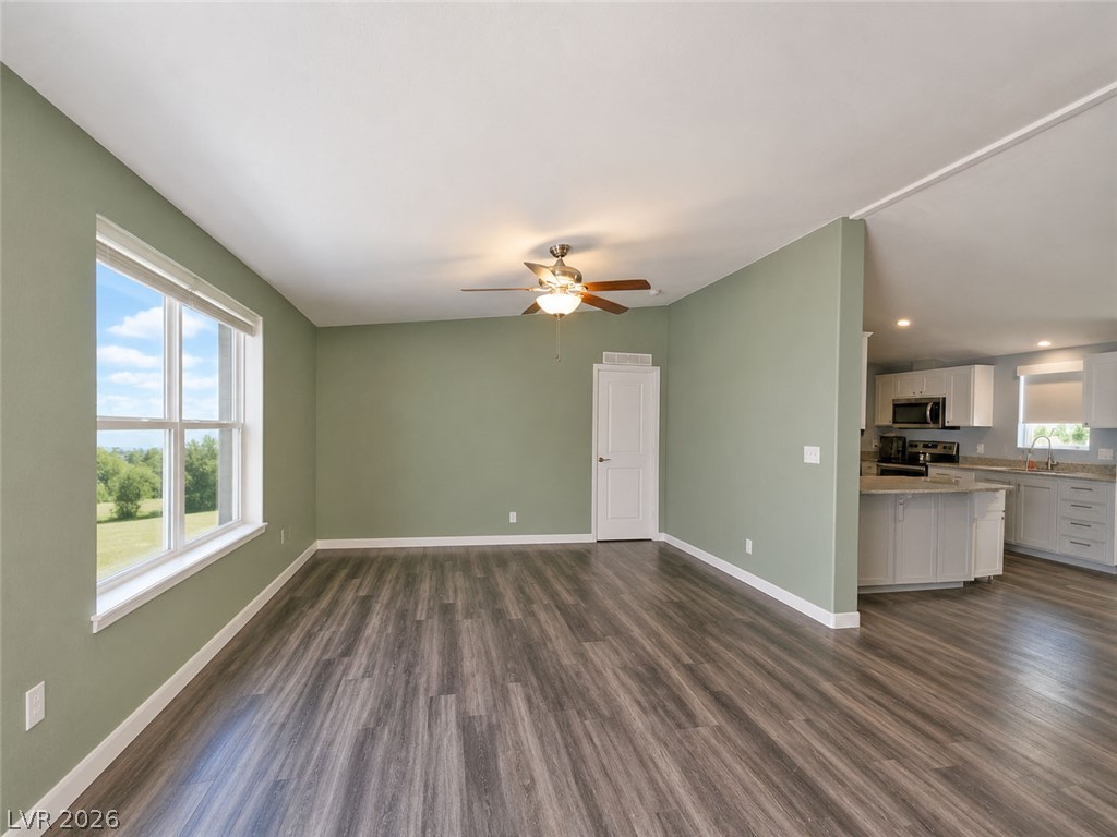 5620 Genoa Avenue Property Photo 8