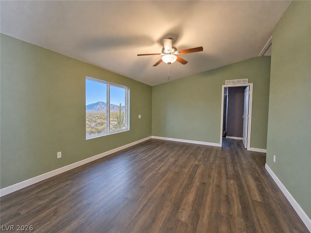 5620 Genoa Avenue Property Photo 9