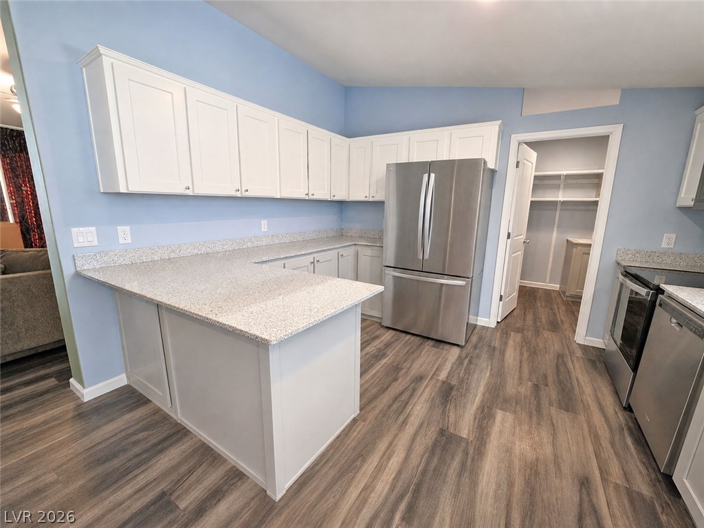 5620 Genoa Avenue Property Photo 11