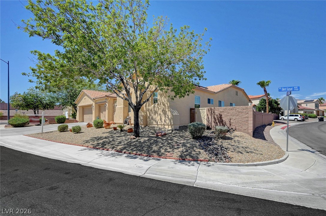 1720 Silent Sunset Avenue Property Photo 17