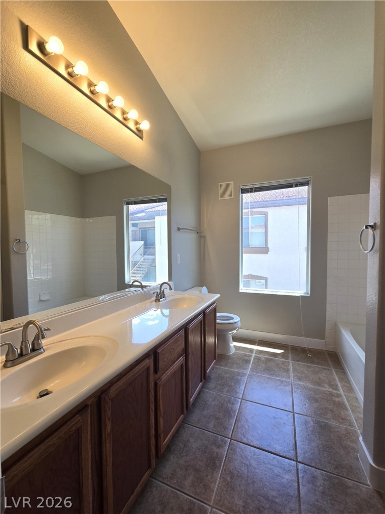 2305 West Horizon Ridge Parkway 1521 Property Photo 14