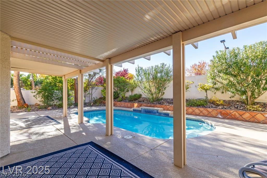 2121 Whitebirch Lane Property Photo 4