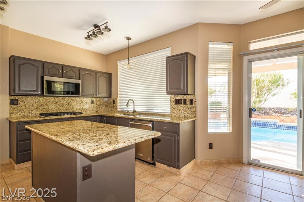 2121 Whitebirch Lane Property Photo 6