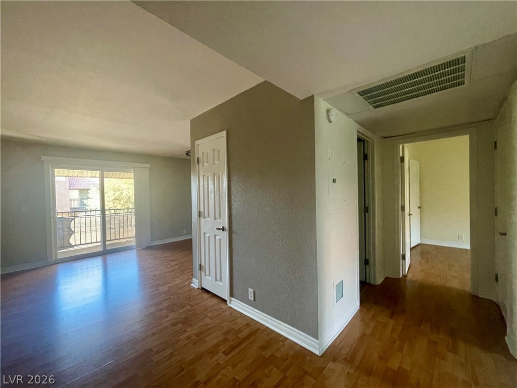 5206 River Glen Drive 250 Property Photo 7