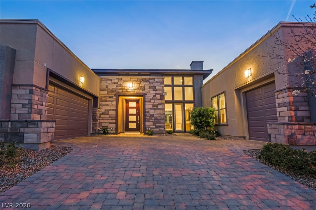 6675 Desert Crimson Street Property Photo 2