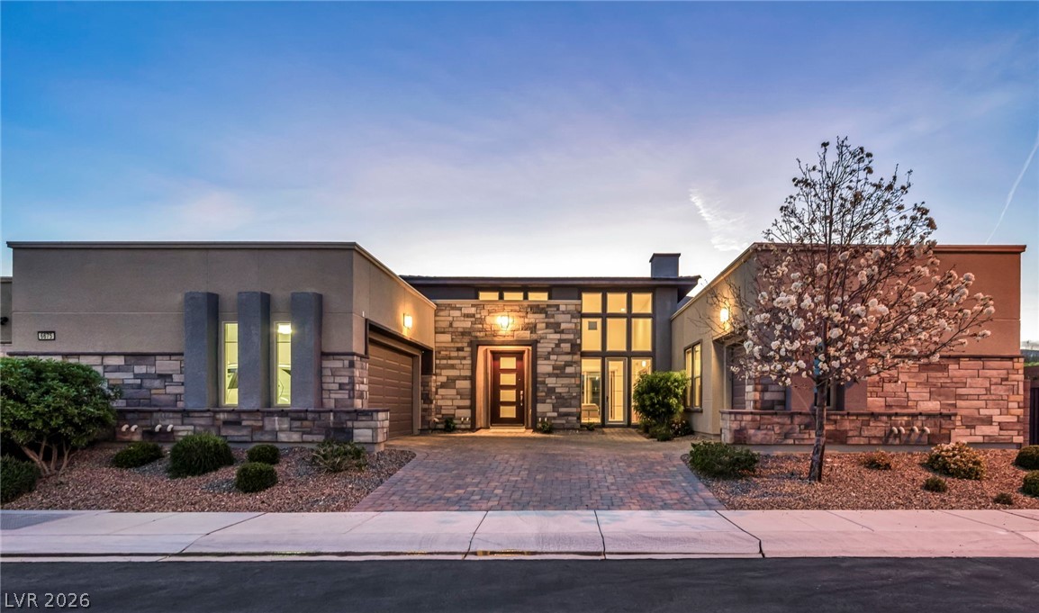 6675 Desert Crimson Street Property Photo 3