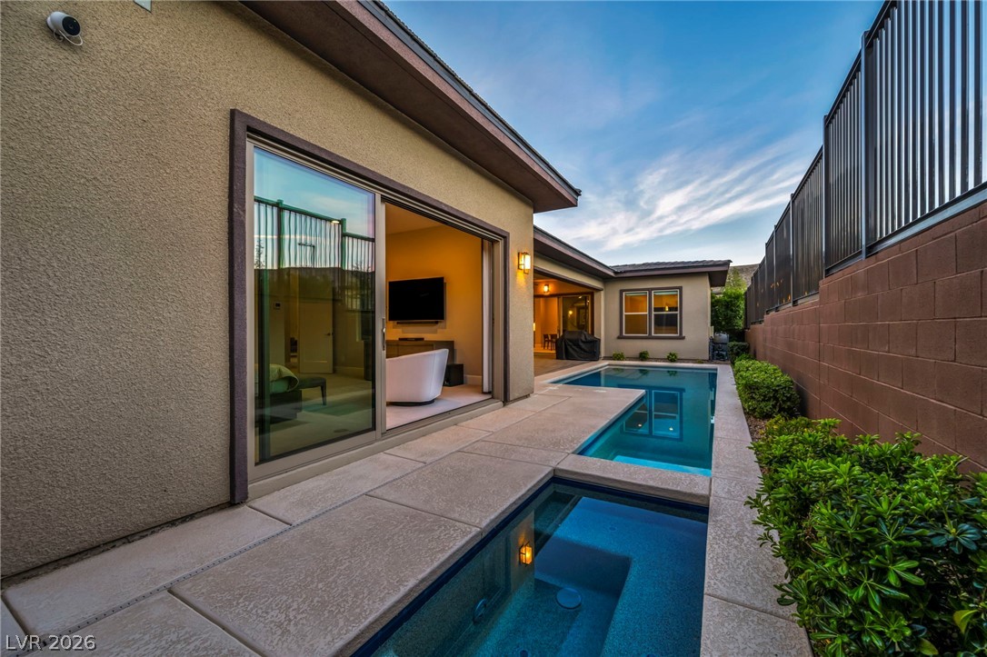 6675 Desert Crimson Street Property Photo 7