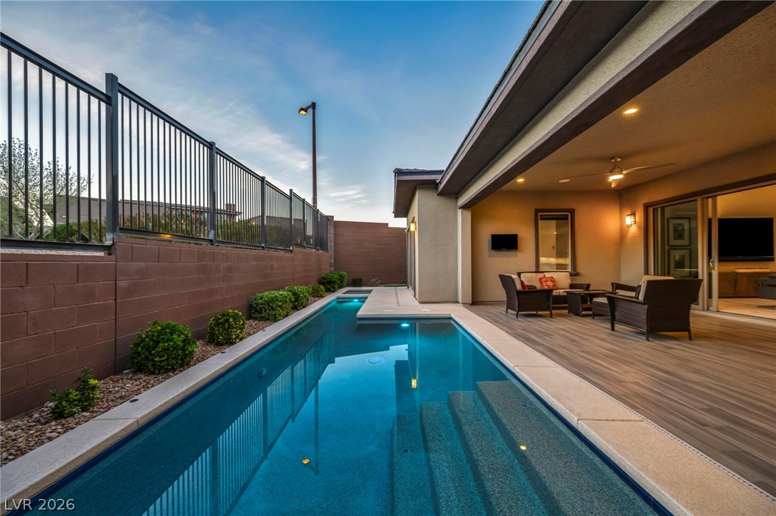 6675 Desert Crimson Street Property Photo 8