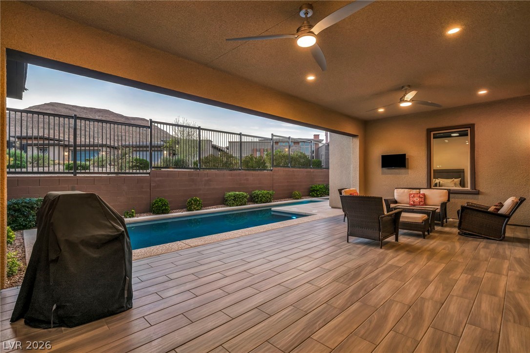 6675 Desert Crimson Street Property Photo 9