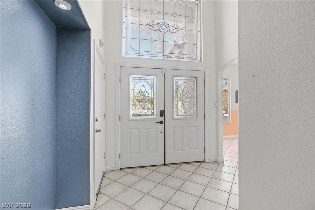 911 Sterling Thorn Court Property Photo 6
