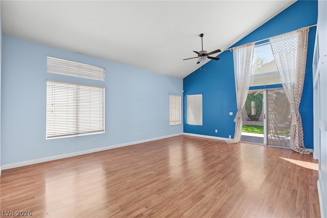 911 Sterling Thorn Court Property Photo 7