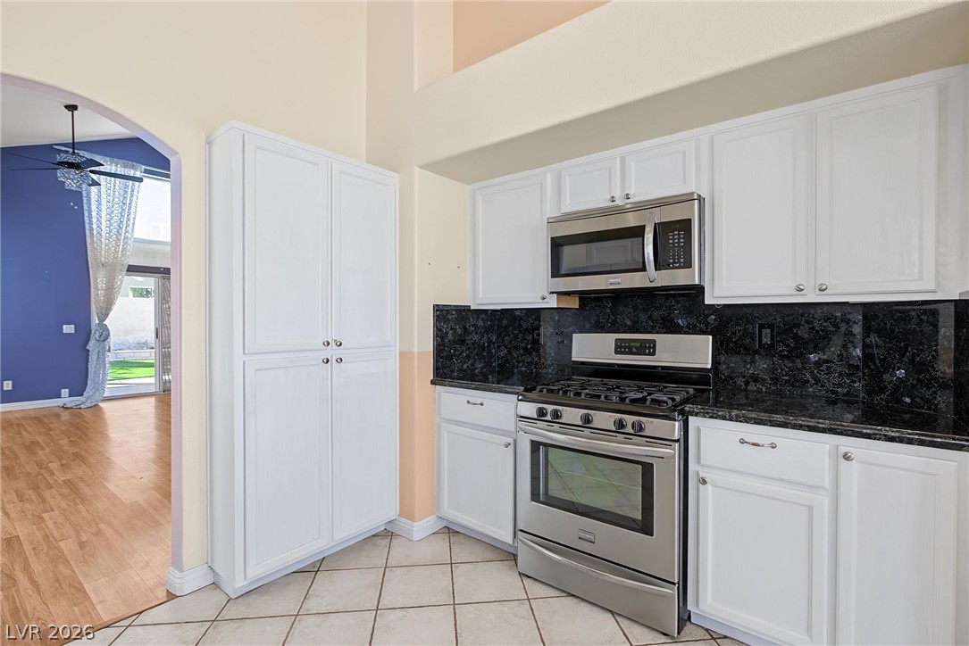 911 Sterling Thorn Court Property Photo 14
